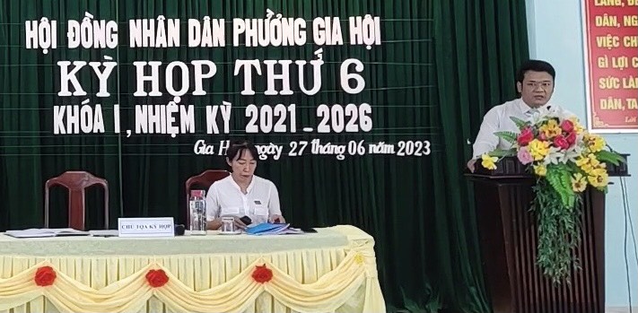 Đồng chí Đặng Tân - PBT TT Đảng ủy, Chủ tịch HĐND phường phát biểu khai mạc kỳ họp